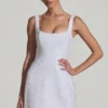 Dominique Embellished Structured A-Line Miniklänning i vitt Dominique Embellished Structured A-Line Miniklänning i vitt