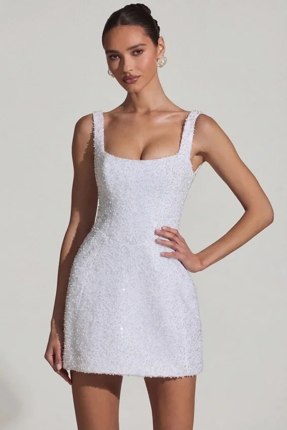 Dominique Embellished Structured A-Line Miniklänning i vitt Dominique Embellished Structured A-Line Miniklänning i vitt
