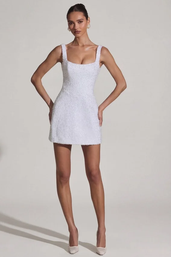 Dominique Embellished Structured A-Line Miniklänning i vitt Dominique Embellished Structured A-Line Miniklänning i vitt