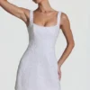 Dominique Embellished Structured A-Line Miniklänning i vitt Dominique Embellished Structured A-Line Miniklänning i vitt