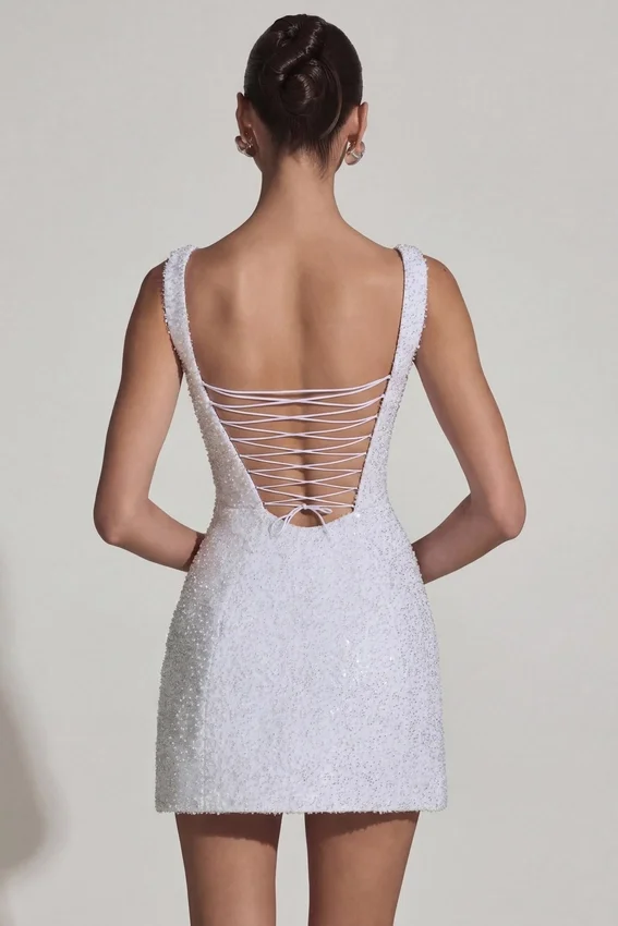 Dominique Embellished Structured A-Line Miniklänning i vitt Dominique Embellished Structured A-Line Miniklänning i vitt