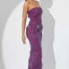 Dulce utsmyckad bandeau-maxiklänning med volanger i plommon Dulce utsmyckad bandeau-maxiklänning med volanger i plommon