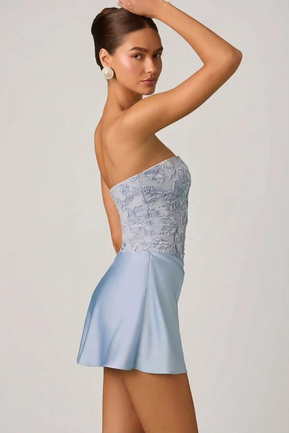 Eden Embellished Draped Strapless A-Line Miniklänning i himmelsblått Eden Embellished Draped Strapless A-Line Miniklänning i himmelsblått