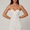 Edita Embellished Bandeau A-line Miniklänning i vitt Edita Embellished Bandeau A-line Miniklänning i vitt