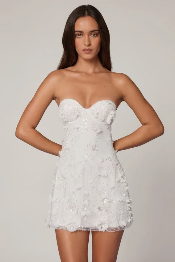 Edita Embellished Bandeau A-line Miniklänning i vitt Edita Embellished Bandeau A-line Miniklänning i vitt