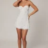 Edita Embellished Bandeau A-line Miniklänning i vitt Edita Embellished Bandeau A-line Miniklänning i vitt