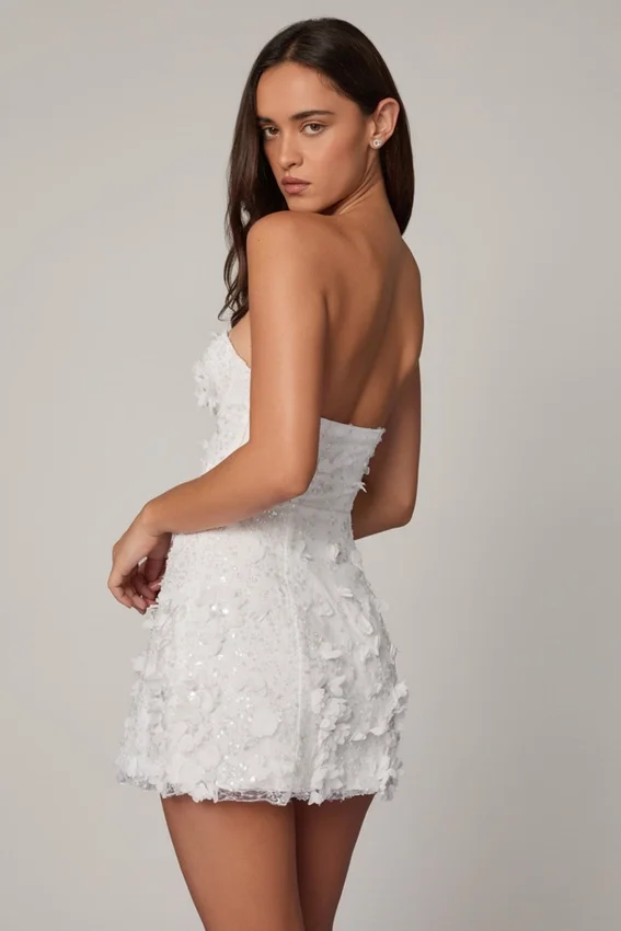Edita Embellished Bandeau A-line Miniklänning i vitt Edita Embellished Bandeau A-line Miniklänning i vitt