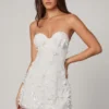 Edita Embellished Bandeau A-line Miniklänning i vitt Edita Embellished Bandeau A-line Miniklänning i vitt