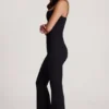 Elanie jumpsuit med rund halsringning och utsvängda ben i svart Elanie jumpsuit med rund halsringning och utsvängda ben i svart