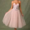 Elia Embellished Lace-Up Cupless Corset i Floral Pink Elia Embellished Lace-Up Cupless Corset i Floral Pink