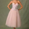 Elia Embellished Lace-Up Cupless Corset i Floral Pink Elia Embellished Lace-Up Cupless Corset i Floral Pink