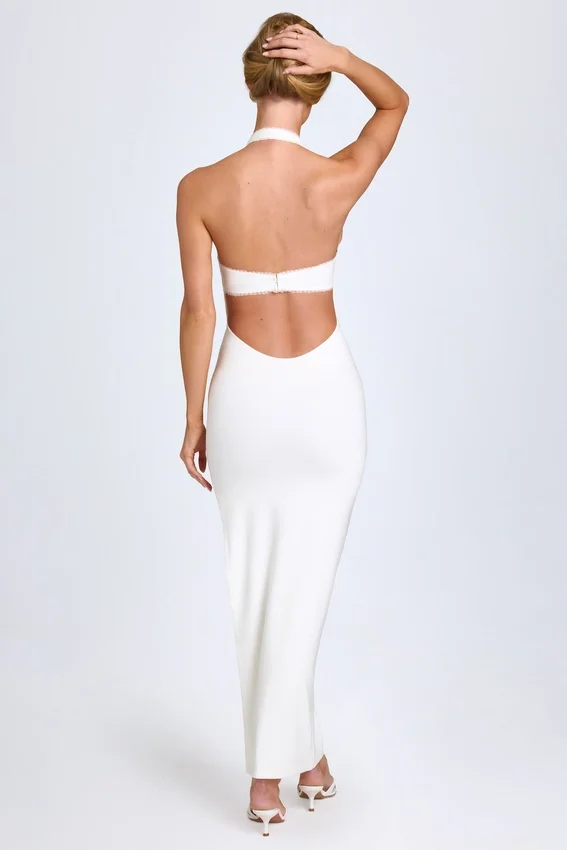 Elisana Modal Lace-Trim Halterneck Maxiklänning i vitt Elisana Modal Lace-Trim Halterneck Maxiklänning i vitt