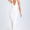 Elisana Modal Lace-Trim Halterneck Maxiklänning i vitt Elisana Modal Lace-Trim Halterneck Maxiklänning i vitt