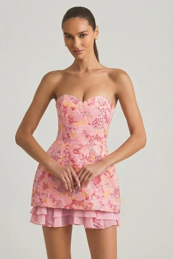 Eliselle Embellished Strapless Corset Miniklänning i rosa Eliselle Embellished Strapless Corset Miniklänning i rosa