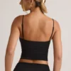 Elma Modal V-ringad rynkad camisole-toppar i svart Elma Modal V-ringad rynkad camisole-toppar i svart