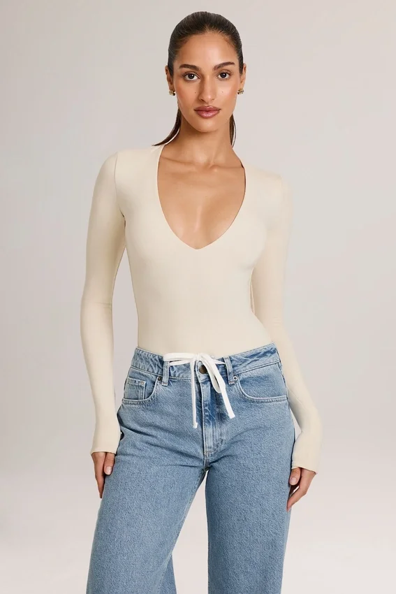 Elodie Modal Plunge långärmad bodys i ivory Elodie Modal Plunge långärmad bodys i ivory