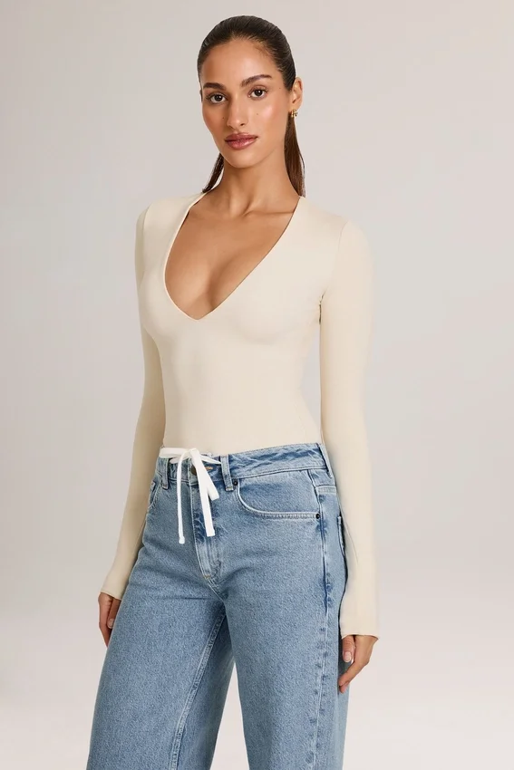 Elodie Modal Plunge långärmad bodys i ivory Elodie Modal Plunge långärmad bodys i ivory