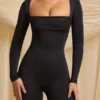 Elvina Petite jumpsuit i slinky jersey med cowl-neck i svart Elvina Petite jumpsuit i slinky jersey med cowl-neck i svart