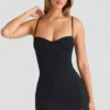 Emmy Modal Sweetheart-Neck A-Line Miniklänning i svart Emmy Modal Sweetheart-Neck A-Line Miniklänning i svart