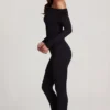 Erisen Modal Off-Shoulder Long-Sleeve Jumpsuit i svart Erisen Modal Off-Shoulder Long-Sleeve Jumpsuit i svart