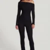 Erisen Modal Off-Shoulder Long-Sleeve Jumpsuit i svart Erisen Modal Off-Shoulder Long-Sleeve Jumpsuit i svart