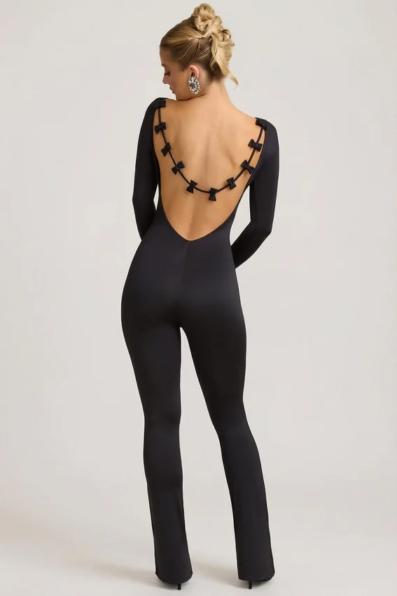 Eulalie Slinky Jersey Jumpsuit med rosettdetalj i svart Eulalie Slinky Jersey Jumpsuit med rosettdetalj i svart