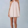 Evania halterneck babydoll-miniklänning i elfenben Evania halterneck babydoll-miniklänning i elfenben