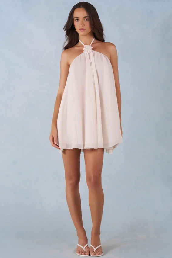 Evania halterneck babydoll-miniklänning i elfenben Evania halterneck babydoll-miniklänning i elfenben