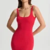 Evie Bodycon-miniklänning med låg rygg i körsbärsrött Evie Bodycon-miniklänning med låg rygg i körsbärsrött