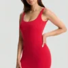 Evie Bodycon-miniklänning med låg rygg i körsbärsrött Evie Bodycon-miniklänning med låg rygg i körsbärsrött