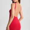 Evie Bodycon-miniklänning med låg rygg i körsbärsrött Evie Bodycon-miniklänning med låg rygg i körsbärsrött