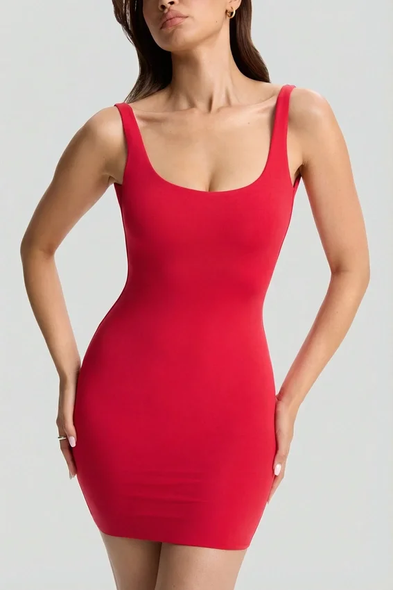 Evie Bodycon-miniklänning med låg rygg i körsbärsrött Evie Bodycon-miniklänning med låg rygg i körsbärsrött