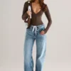 Faedra-jeans med dragsko och raka ben i mellantvätt Faedra-jeans med dragsko och raka ben i mellantvätt