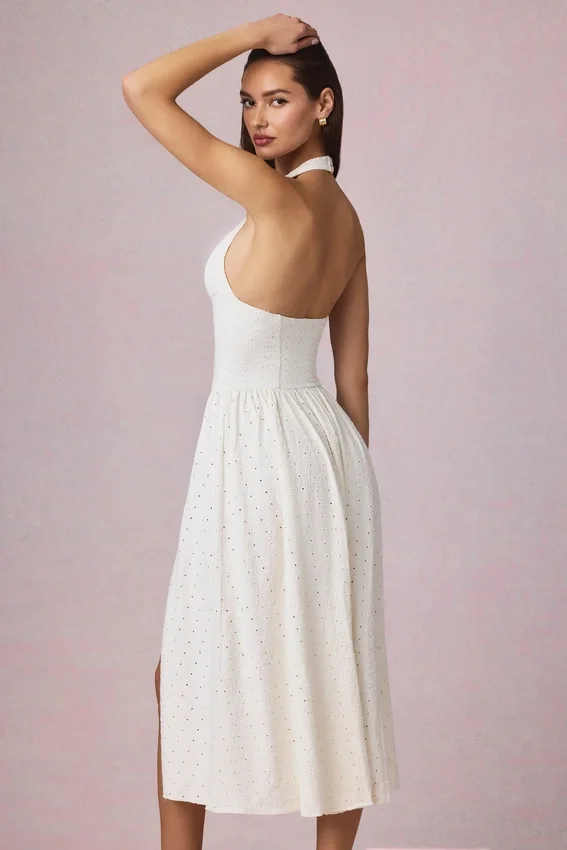 Farrah Modal Broderie Anglaise halterneck-klänning i midilängd i vitt Farrah Modal Broderie Anglaise halterneck-klänning i midilängd i vitt