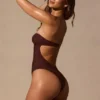 Faye bandeau-baddräkt med utskärningar i espressobrun Faye bandeau-baddräkt med utskärningar i espressobrun