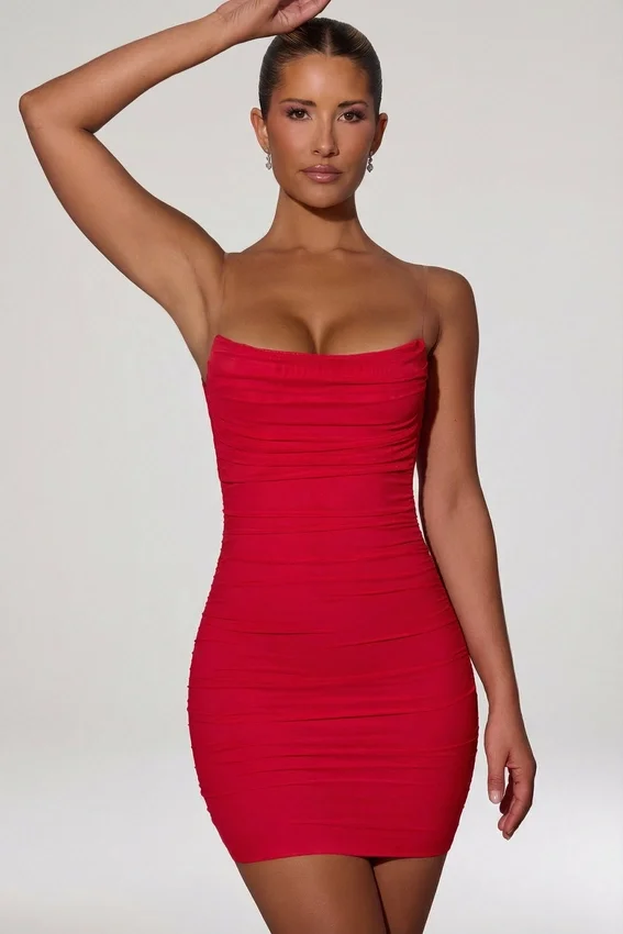 Femi rynkad rygglös bodycon-miniklänning i rött Femi rynkad rygglös bodycon-miniklänning i rött