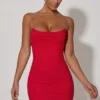 Femi rynkad rygglös bodycon-miniklänning i rött Femi rynkad rygglös bodycon-miniklänning i rött