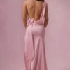 Florienne satinbrudtärneklänning med drapering i Blush Pink Florienne satinbrudtärneklänning med drapering i Blush Pink