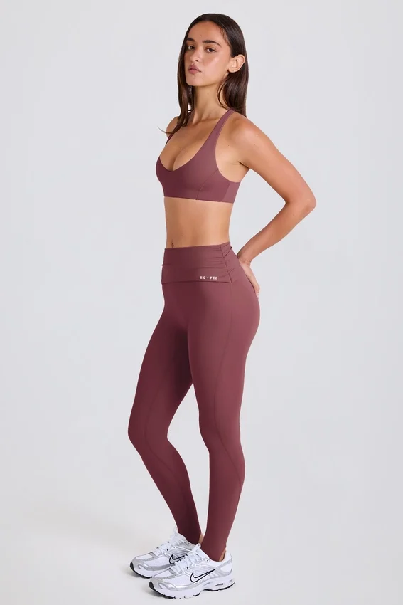 Foldover Mid-Rise Stirrup Leggings i Acai Foldover Mid-Rise Stirrup Leggings i Acai