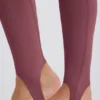 Foldover Mid-Rise Stirrup Leggings i Acai Foldover Mid-Rise Stirrup Leggings i Acai