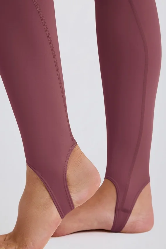 Foldover Mid-Rise Stirrup Leggings i Acai Foldover Mid-Rise Stirrup Leggings i Acai