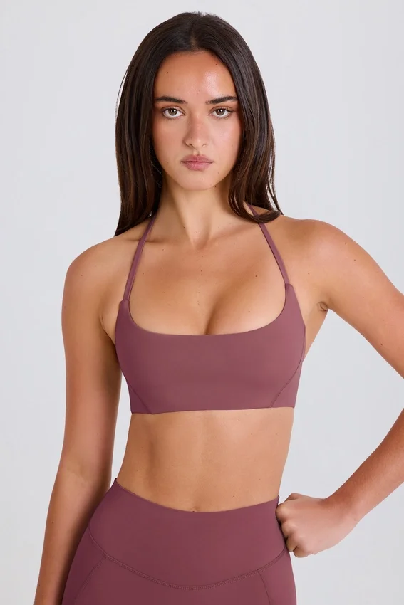 Fyrvägsstretchig sport-BH med rund halsringning och halterneck i Acai Fyrvägsstretchig sport-BH med rund halsringning och halterneck i Acai