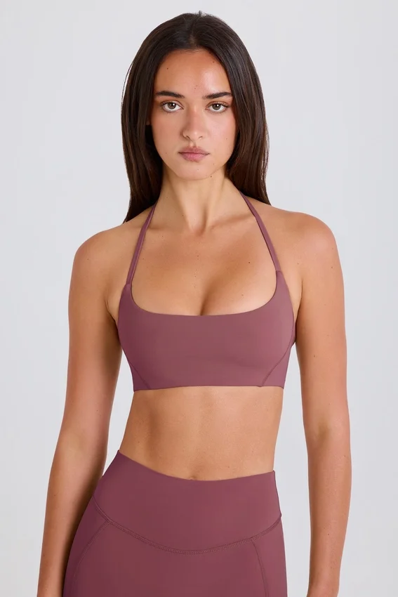 Fyrvägsstretchig sport-BH med rund halsringning och halterneck i Acai Fyrvägsstretchig sport-BH med rund halsringning och halterneck i Acai