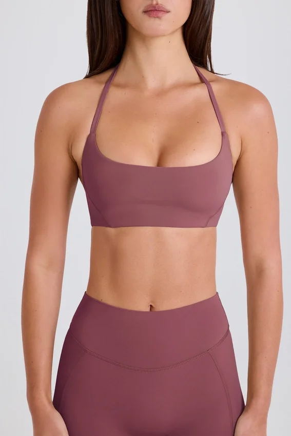 Fyrvägsstretchig sport-BH med rund halsringning och halterneck i Acai Fyrvägsstretchig sport-BH med rund halsringning och halterneck i Acai