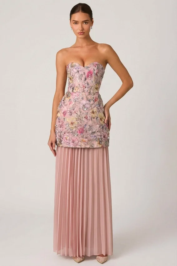 Galia Embellished Convertible Lace-Up Gown i blommigt rosa Galia Embellished Convertible Lace-Up Gown i blommigt rosa