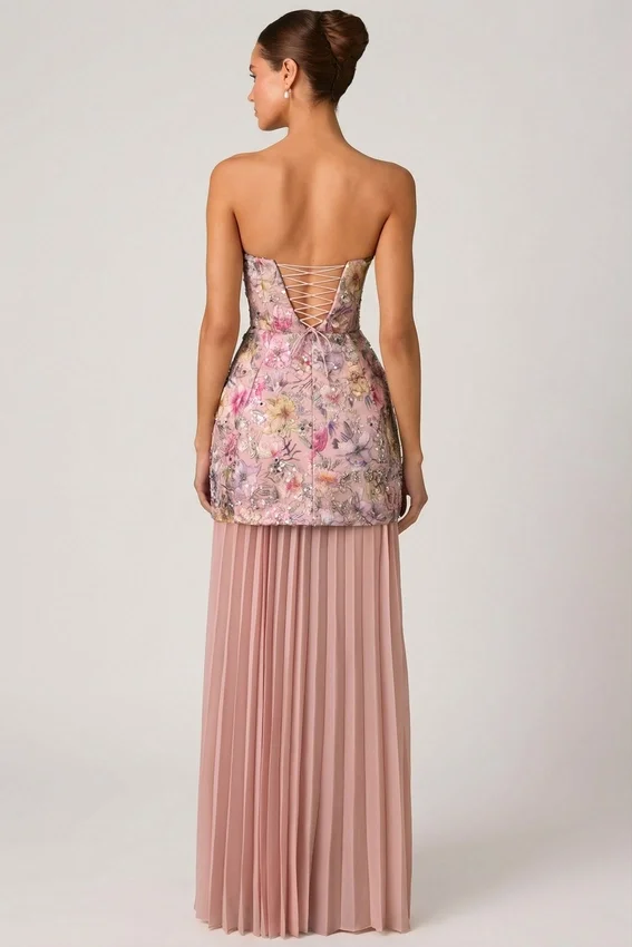 Galia Embellished Convertible Lace-Up Gown i blommigt rosa Galia Embellished Convertible Lace-Up Gown i blommigt rosa
