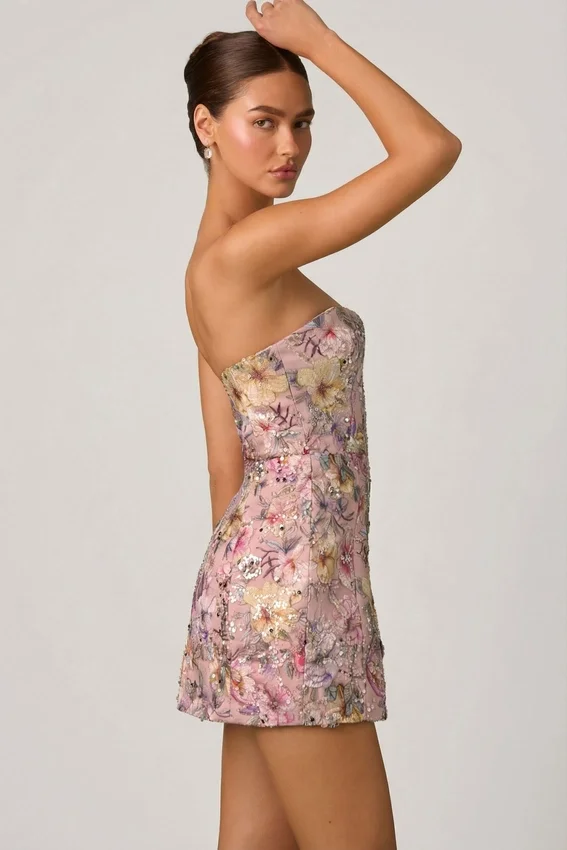 Galia Embellished Convertible Lace-Up Gown i blommigt rosa Galia Embellished Convertible Lace-Up Gown i blommigt rosa