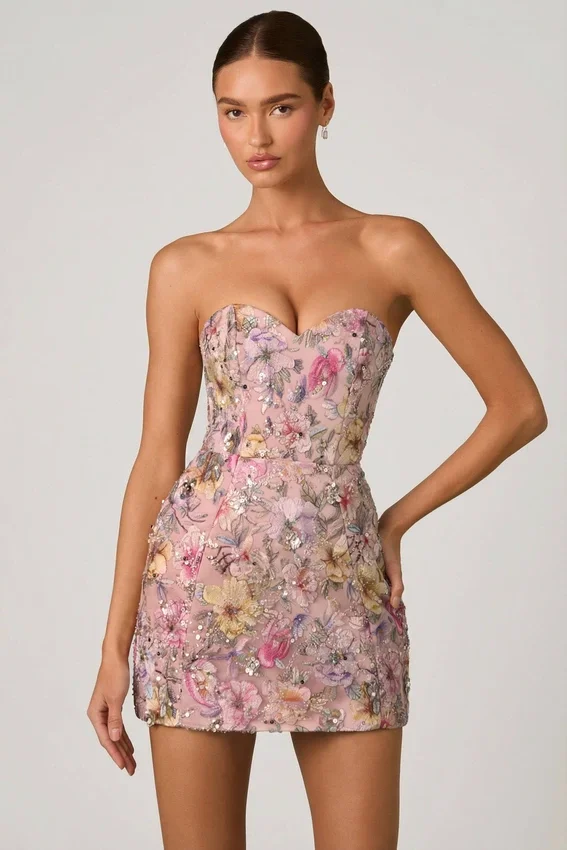 Galia Embellished Convertible Lace-Up Gown i blommigt rosa Galia Embellished Convertible Lace-Up Gown i blommigt rosa