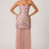 Galia Embellished Convertible Lace-Up Gown i blommigt rosa Galia Embellished Convertible Lace-Up Gown i blommigt rosa