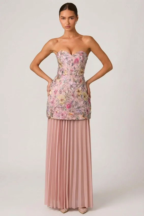Galia Embellished Convertible Lace-Up Gown i blommigt rosa Galia Embellished Convertible Lace-Up Gown i blommigt rosa